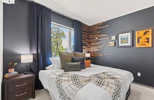 West Central Apartment | Brand New 3BD 2 5BTH Triplex Unit Near Downtown