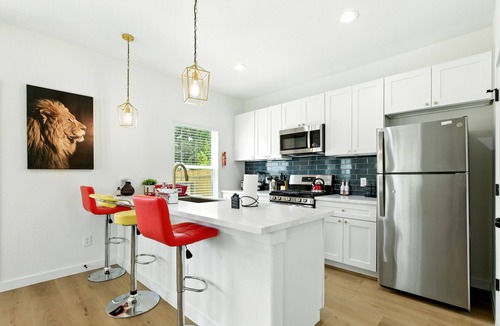 Northeast Houston House | Brand-New 3BR/2.5 BA. Mins to Downtown & Airports