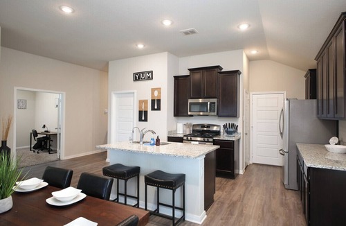 San Antonio House | Brand-New 3BR Brooks Extended Stay W/D WiFi!