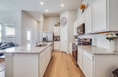 Castroville House | Brand New 3BR Duplex Near SeaWorld & Lackland