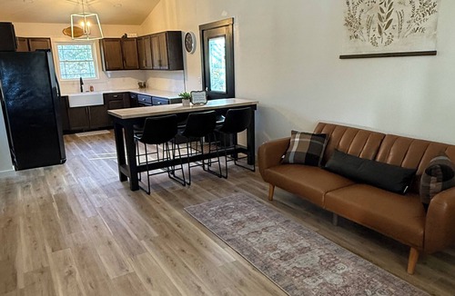 Waynesville House | BRAND NEW 3BR Duplex Unit Side “B”, Retreat Near Fort Leonard Wood,Sleeps 8