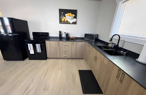 Floydada Apartment | Brand New 3BR | Laundry| Quiet & Private
