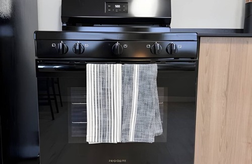 Floydada Apartment | Brand New 3BR | Laundry| Quiet & Private