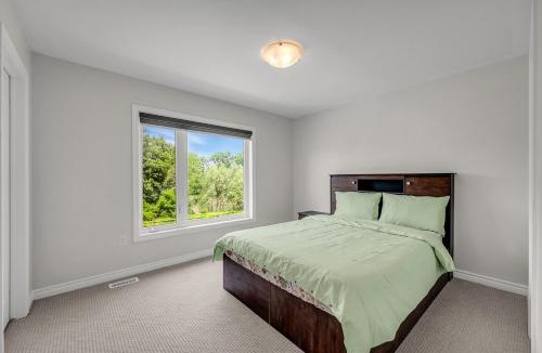 Cambridge Apartment | Brand New 4 Bedroom Ensuite Townhouse