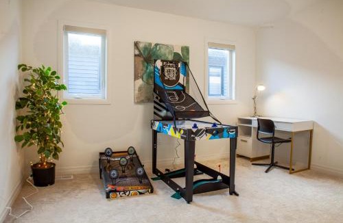 Niagara Falls House | Brand New 4BR25BA HomeNiagara FallsSleeps15