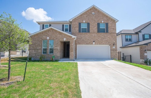McNeil House | Brand-New 5BR Home | Game Room | Pool Table | 13 Min to Tesla