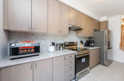 Milton House | Brand New 7beds-kingbedsfamilysleep15playtable