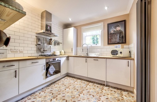 Glasgow Westend Apartment | Brand New and Funky Glasgow West End Apartment Sleeps 2/3