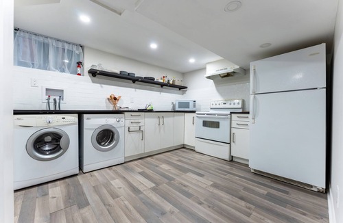 East Galt Apartment | Brand New Apartment|East Galt|5mins>Downtown|Wi-fi