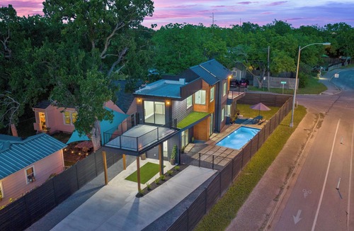 Cherrywood House | Brand New Austin Downtown Home -Pool