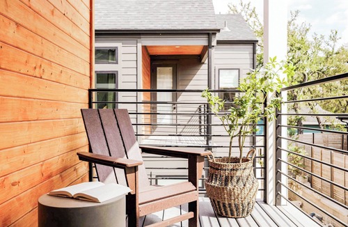 East MLK House | Brand New Austin Retreat | Hot Tub + Balcony Suite