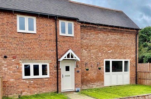 King's Bromley House | Brand New Barn conversion - With Hot Tub