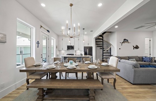 Clear Lake Shores House | Brand new bayfront home, gorgeous pool.