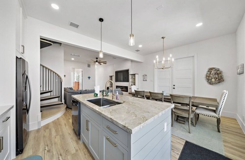 Clear Lake Shores House | Brand new bayfront home, gorgeous pool.