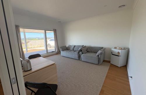 Warrnambool House | Brand New Beach Escape