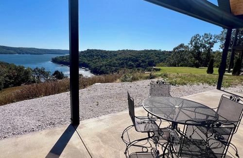 Garfield House | Brand-New Beaver Lake Cabin - Lake Views - Fire Pit - Sleeps Up To 9