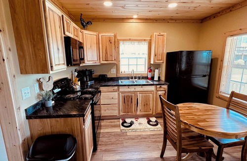 Benezette Cabin | Brand New! Bright, Airy Cabin Boarding Winslow Hill Elk Viewing Area!