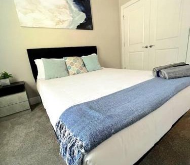 Sheffield Park House | Brand New Build 10 Min- Uptown