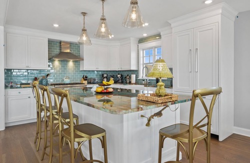 Avalon House | Brand new (built in 2022) family friendly luxury home with six ensuite bedrooms plus a powder room. Sleeps 14 people.