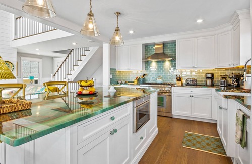 Avalon House | Brand new (built in 2022) family friendly luxury home with six ensuite bedrooms plus a powder room. Sleeps 14 people.