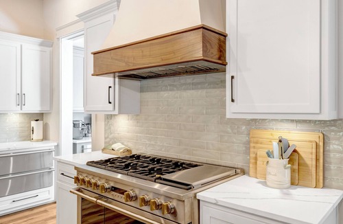 Bracey House | Brand New BuiltnLuxury Lakefront GetawaynFriday Check-In/Check-Out Summer Season