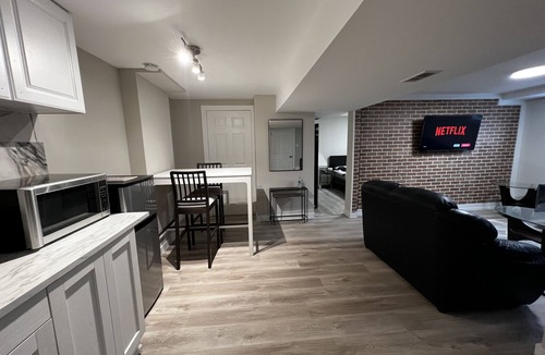 Richmond Hill Apartment | Brand new charming & cozy 1 bed/1 bath lower apartment