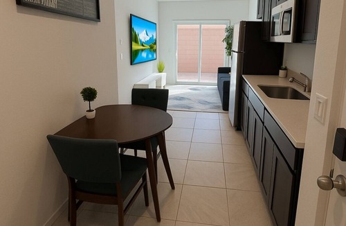 Black Mountain House | BRAND NEW Comfy Guest House in a Great Location