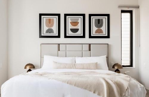Jefferson Park House | Brand New Condo - Walk to Empower Stadium - Tesoro