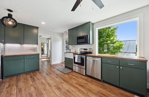 Garden Oaks Apartment | Brand new condo with large rooftop terrace above Beau Soleil restaurant