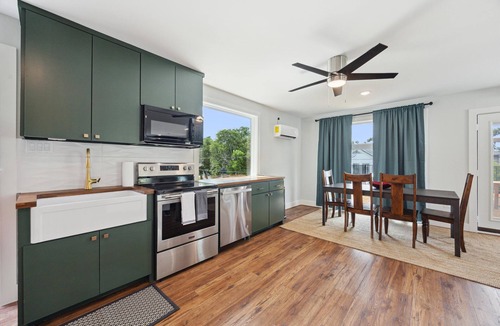 Garden Oaks Apartment | Brand new condo with large rooftop terrace above Beau Soleil restaurant