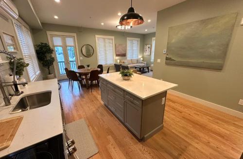 Off Broadway House | Brand New Construction! 3 Unit5 Bed Property