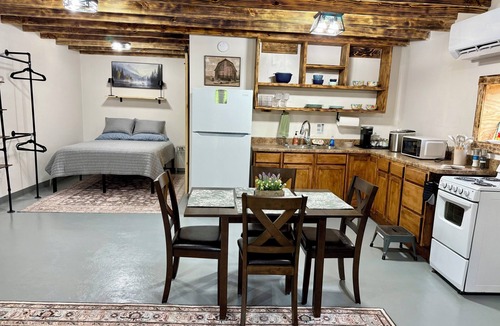Oklahoma County Apartment | Brand New Cozy 1-bedroom Guesthouse on 5 acres 1 mile from Tinker Air Force Base