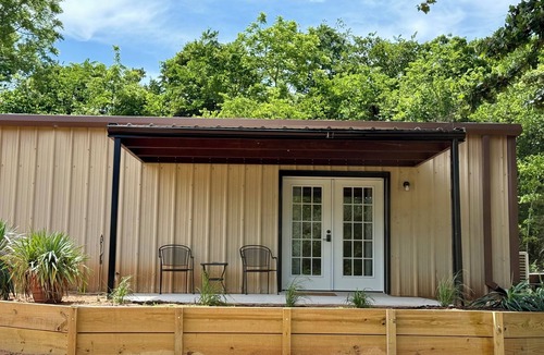Oklahoma County Apartment | Brand New Cozy 1-bedroom Guesthouse on 5 acres 1 mile from Tinker Air Force Base
