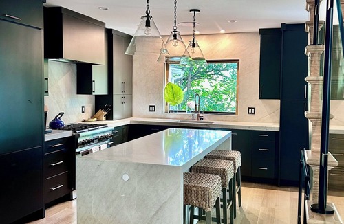 Thompson Square - Bunker Hill House | Brand New! Cozy city home!