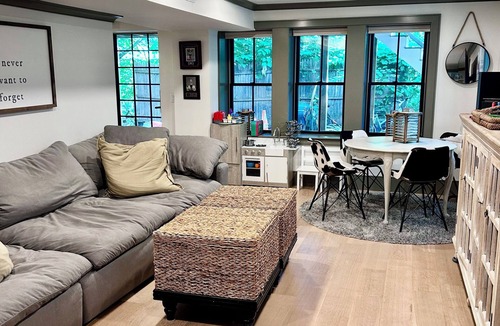Thompson Square - Bunker Hill House | Brand New! Cozy city home!