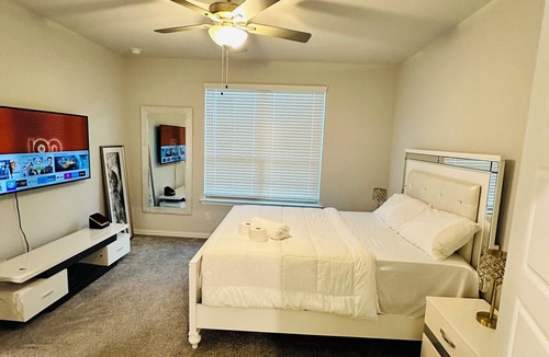 Frisco House | Brand new Cozy Luxury 1 bedroom in central Frisco with WiFi,AC and all you need
