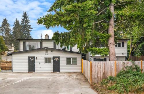 Picnic Point-North Lynnwood Apartment | Brand New Designer High-End 4BR Retreat