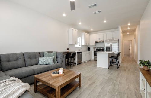 Sulphur Springs House | Brand New Duplex Near Downtown
