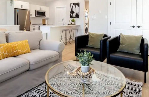 Winnipeg Condo | Brand New Duplex in Old St Vital *Entire Building* 5 Beds /3.5 Baths