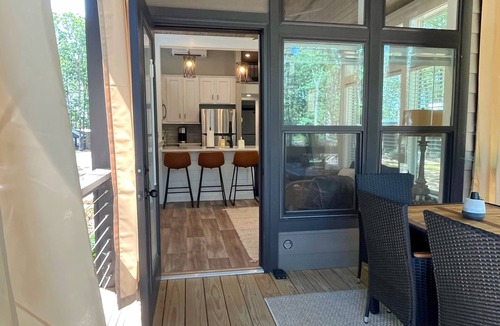 Clifftops House | Brand New! Eagle's Nest Tiny House