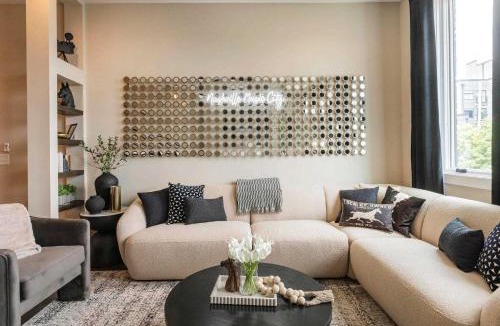 Buena Vista House | Brand New Elegance Rooftop Views of Nashville