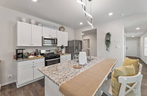Converse House | Brand-New Home - Near Fort Sam & Randolph - Safe