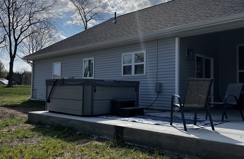 Warsaw House | Brand New Home near Truman Lake with New Hot Tub, Access to Boat Ramp/Marina.