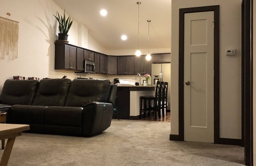 Cedar Rapids House | Brand new house and new location for your trip