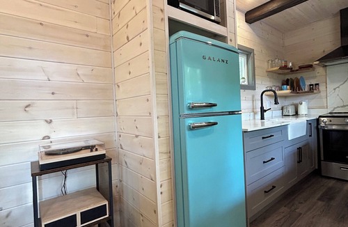 Iron Bridge Cabin | BRAND NEW - Intimate tiny cabin in Algoma!