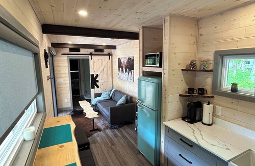 Iron Bridge Cabin | BRAND NEW - Intimate tiny cabin in Algoma!