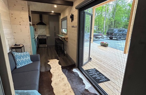Iron Bridge Cabin | BRAND NEW - Intimate tiny cabin in Algoma!