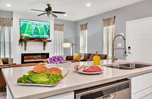 Waco House | Brand New & Just 6 mins from Baylor/Magnolia/Downtown Waco!