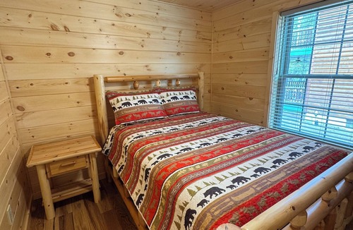 Inlet Cabin | BRAND-NEW LAKEFRONT LODGEnBlack Bear Lodges - The Bear's Lair Lodge