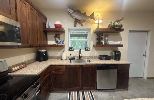 Sand Springs House | BRAND NEW Lodge Near Lake Keystone, Family Ready + BOAT Friendly